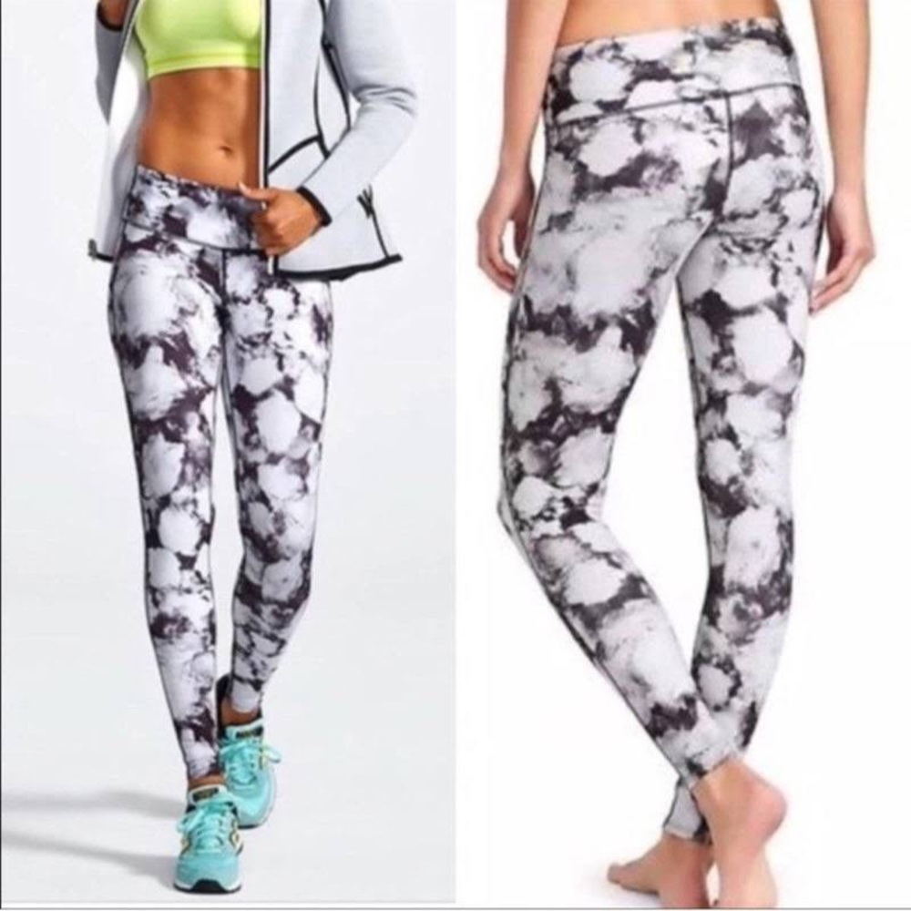 Athleta Chaturanga Leggings B+W